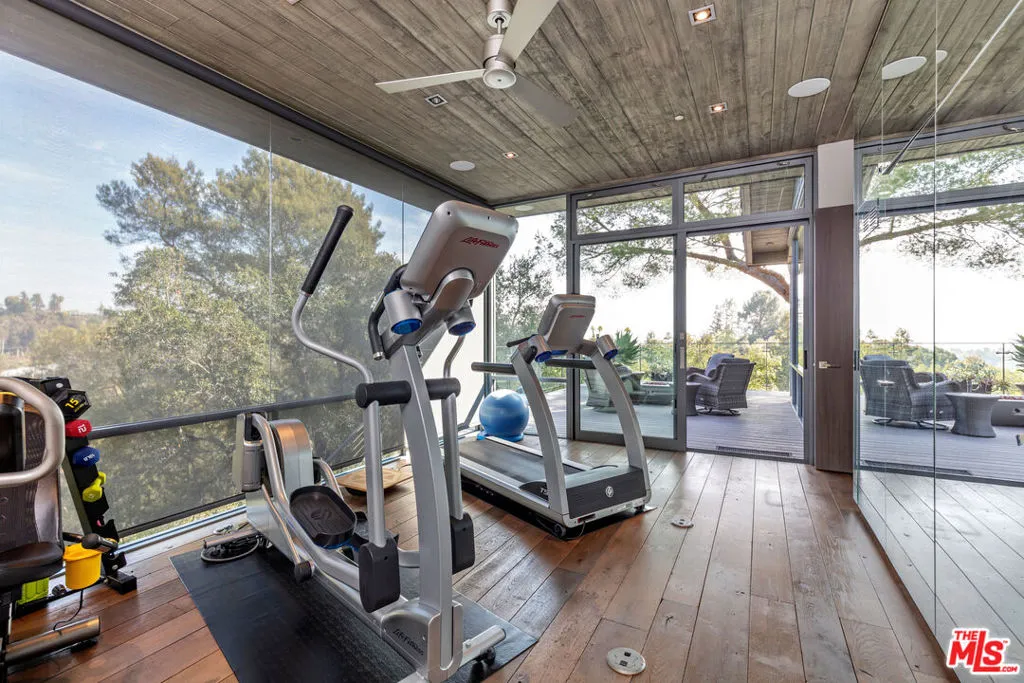 Los Angeles, California 90049, United States, 3 Bedrooms Bedrooms, ,3 BathroomsBathrooms,Residential,Active,78675