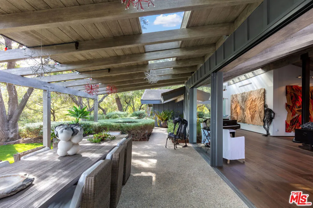 Los Angeles, California 90049, United States, 3 Bedrooms Bedrooms, ,3 BathroomsBathrooms,Residential,Active,78675