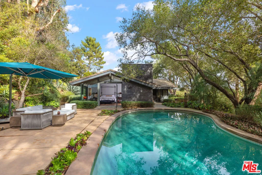 Los Angeles, California 90049, United States, 3 Bedrooms Bedrooms, ,3 BathroomsBathrooms,Residential,Active,78675