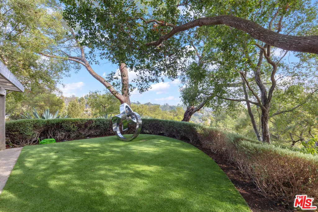 Los Angeles, California 90049, United States, 3 Bedrooms Bedrooms, ,3 BathroomsBathrooms,Residential,Active,78675