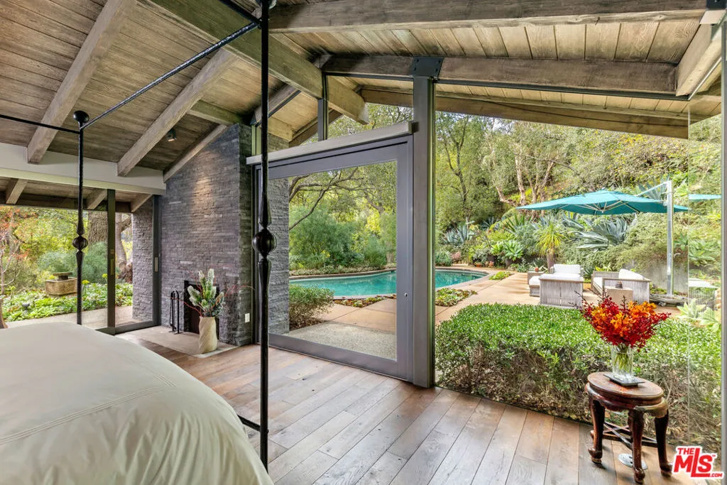 Los Angeles, California 90049, United States, 3 Bedrooms Bedrooms, ,3 BathroomsBathrooms,Residential,Active,78675