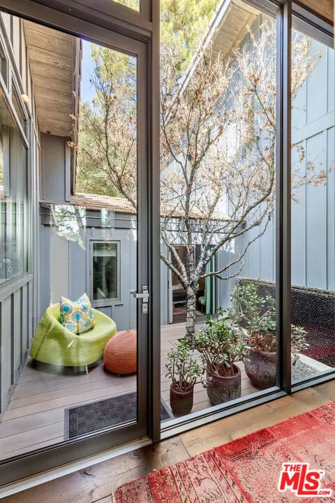 Los Angeles, California 90049, United States, 3 Bedrooms Bedrooms, ,3 BathroomsBathrooms,Residential,Active,78675