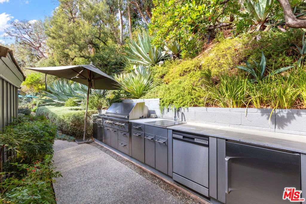 Los Angeles, California 90049, United States, 3 Bedrooms Bedrooms, ,3 BathroomsBathrooms,Residential,Active,78675