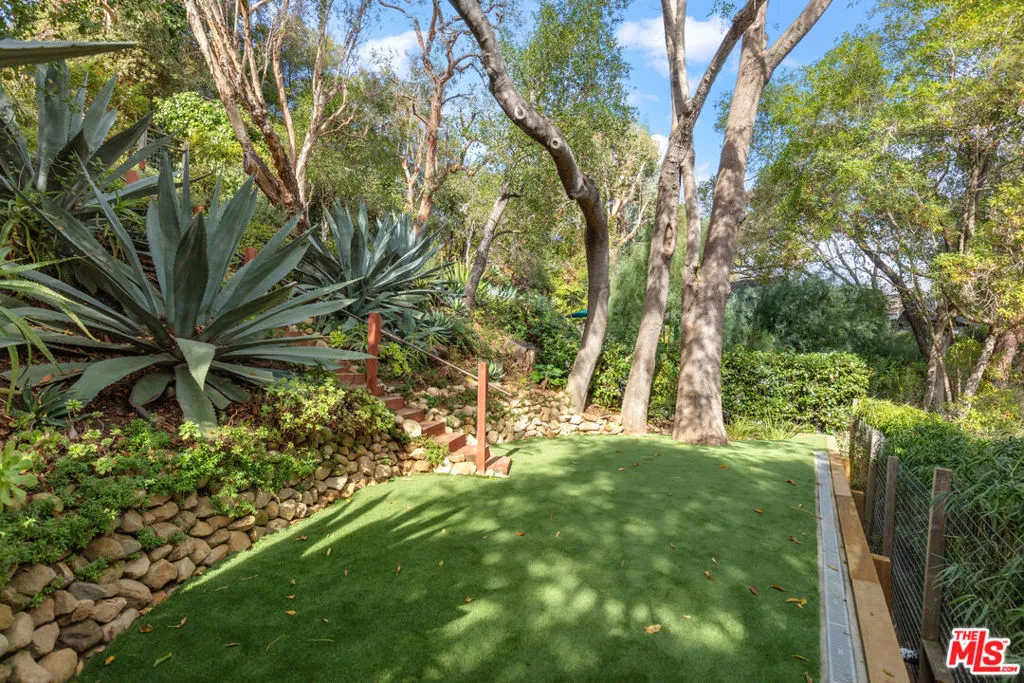 Los Angeles, California 90049, United States, 3 Bedrooms Bedrooms, ,3 BathroomsBathrooms,Residential,Active,78675