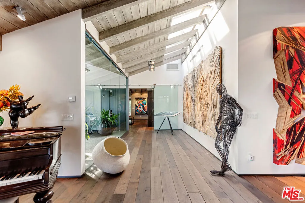 Los Angeles, California 90049, United States, 3 Bedrooms Bedrooms, ,3 BathroomsBathrooms,Residential,Active,78675