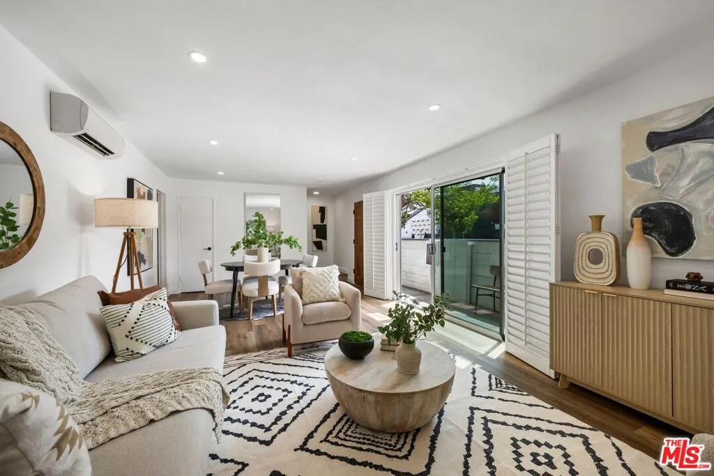 Santa Monica, California 90404, United States, 3 Bedrooms Bedrooms, ,2 BathroomsBathrooms,Residential,Active,132631