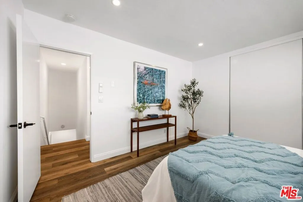 Santa Monica, California 90404, United States, 3 Bedrooms Bedrooms, ,2 BathroomsBathrooms,Residential,Active,132631