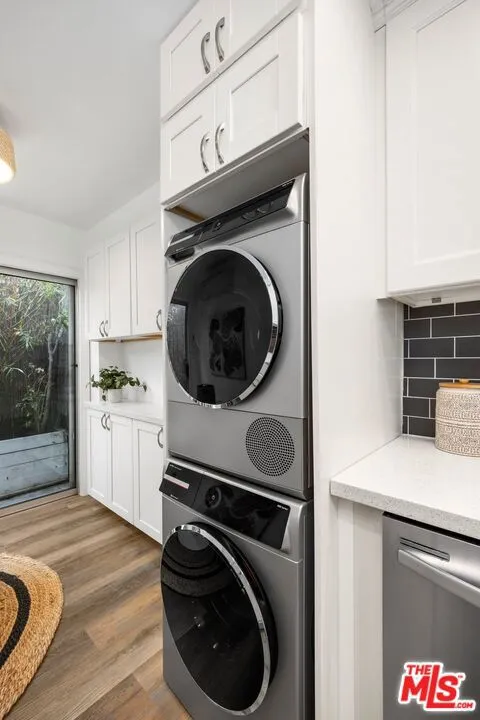 Santa Monica, California 90404, United States, 3 Bedrooms Bedrooms, ,2 BathroomsBathrooms,Residential,Active,132631