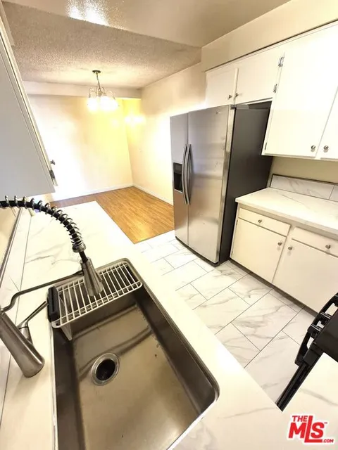 MLS: 25510905