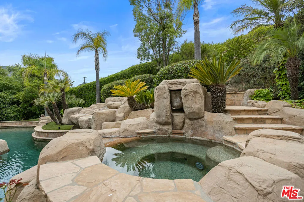 Westlake Village, California 91361, United States, 5 Bedrooms Bedrooms, ,6 BathroomsBathrooms,Residential,Active,87881