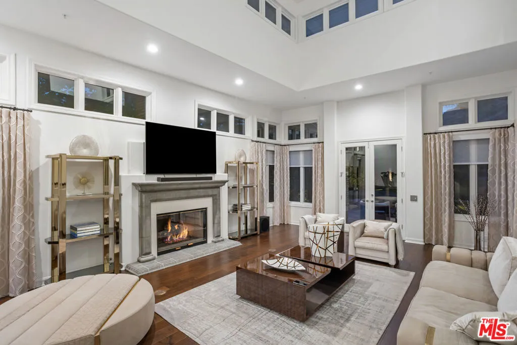 Westlake Village, California 91361, United States, 5 Bedrooms Bedrooms, ,6 BathroomsBathrooms,Residential,Active,87881