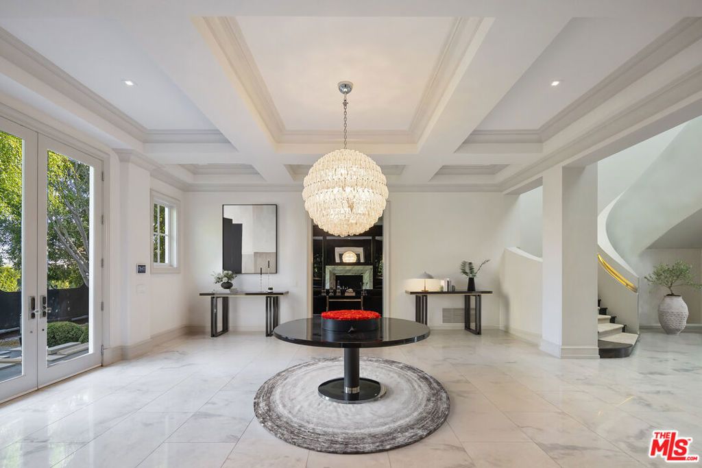 Properties 1 917 N Crescent Drive