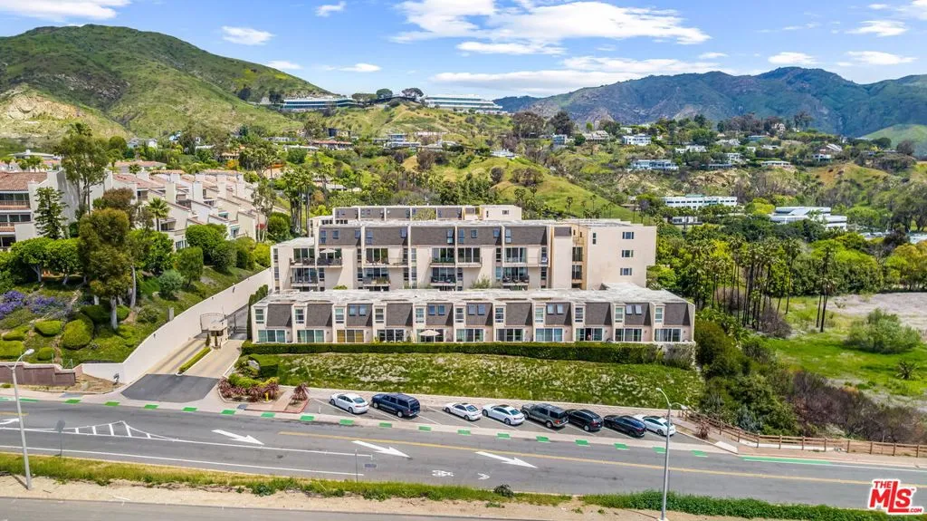 Malibu, California 90265, United States, 2 Bedrooms Bedrooms, ,2 BathroomsBathrooms,Residential,Active,117933