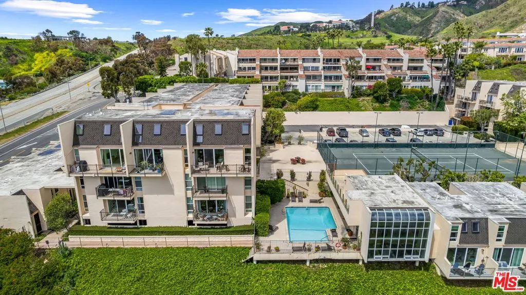 Malibu, California 90265, United States, 2 Bedrooms Bedrooms, ,2 BathroomsBathrooms,Residential,Active,117933