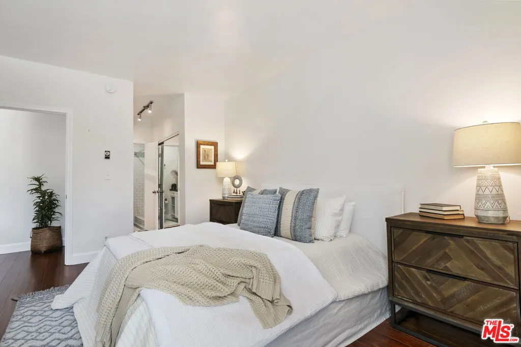 Malibu, California 90265, United States, 2 Bedrooms Bedrooms, ,2 BathroomsBathrooms,Residential,Active,117933