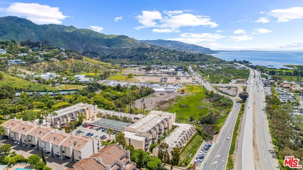 Malibu, California 90265, United States, 2 Bedrooms Bedrooms, ,2 BathroomsBathrooms,Residential,Active,117933