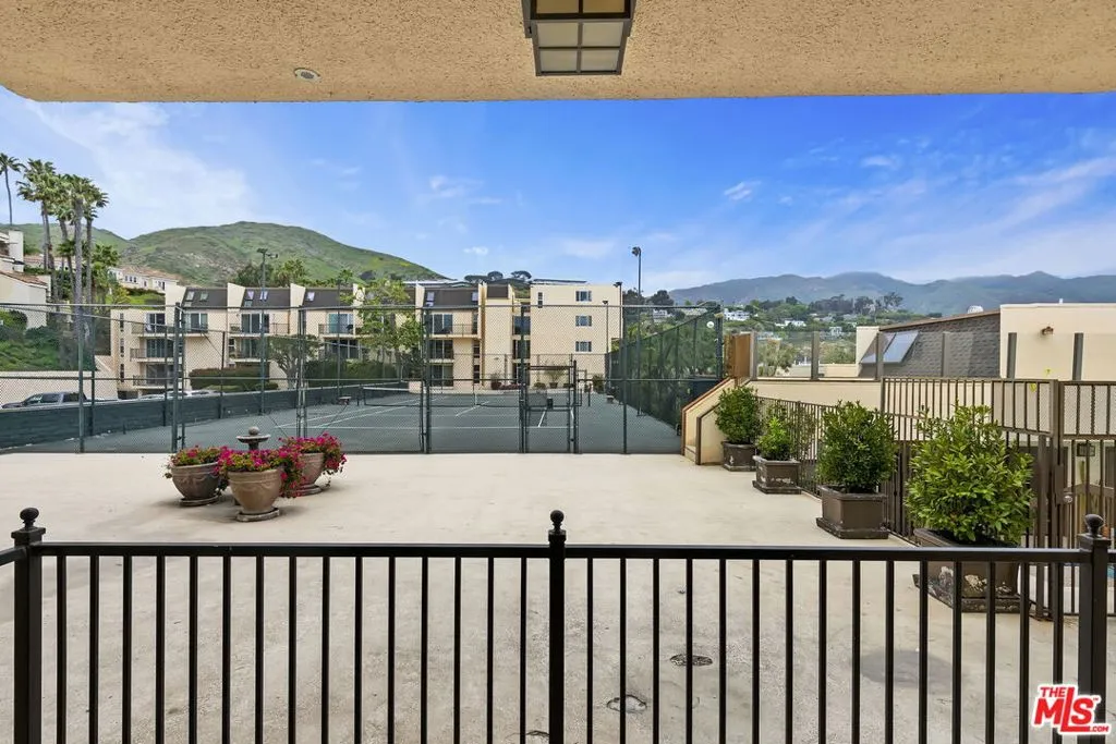 Malibu, California 90265, United States, 2 Bedrooms Bedrooms, ,2 BathroomsBathrooms,Residential,Active,117933