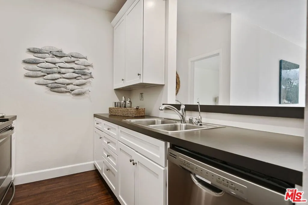 Malibu, California 90265, United States, 2 Bedrooms Bedrooms, ,2 BathroomsBathrooms,Residential,Active,117933