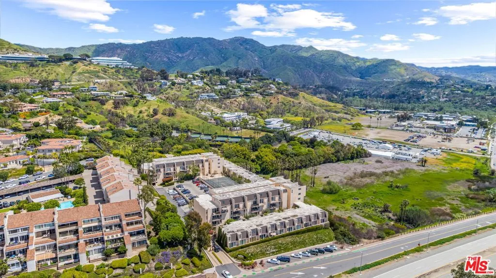 Malibu, California 90265, United States, 2 Bedrooms Bedrooms, ,2 BathroomsBathrooms,Residential,Active,117933