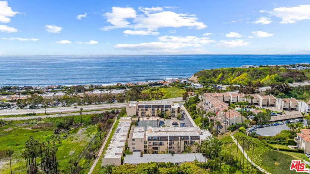 Malibu, California 90265, United States, 2 Bedrooms Bedrooms, ,2 BathroomsBathrooms,Residential,Active,117933