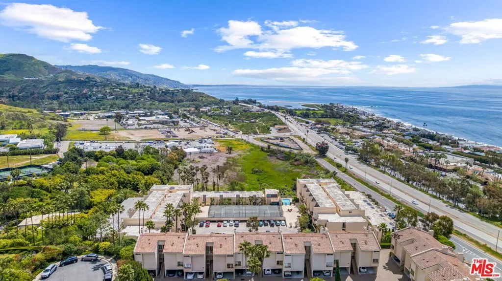 Malibu, California 90265, United States, 2 Bedrooms Bedrooms, ,2 BathroomsBathrooms,Residential,Active,117933