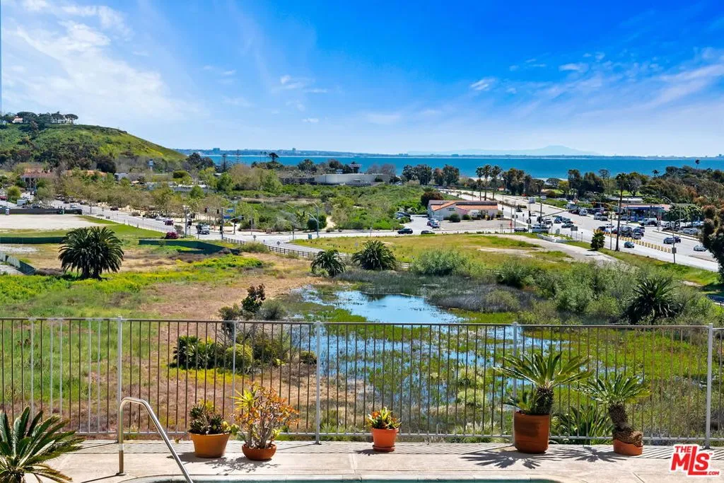 Malibu, California 90265, United States, 2 Bedrooms Bedrooms, ,2 BathroomsBathrooms,Residential,Active,117933