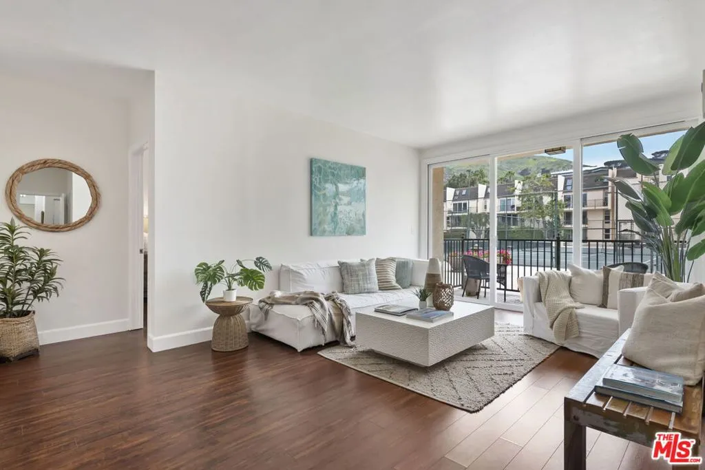 Malibu, California 90265, United States, 2 Bedrooms Bedrooms, ,2 BathroomsBathrooms,Residential,Active,117933