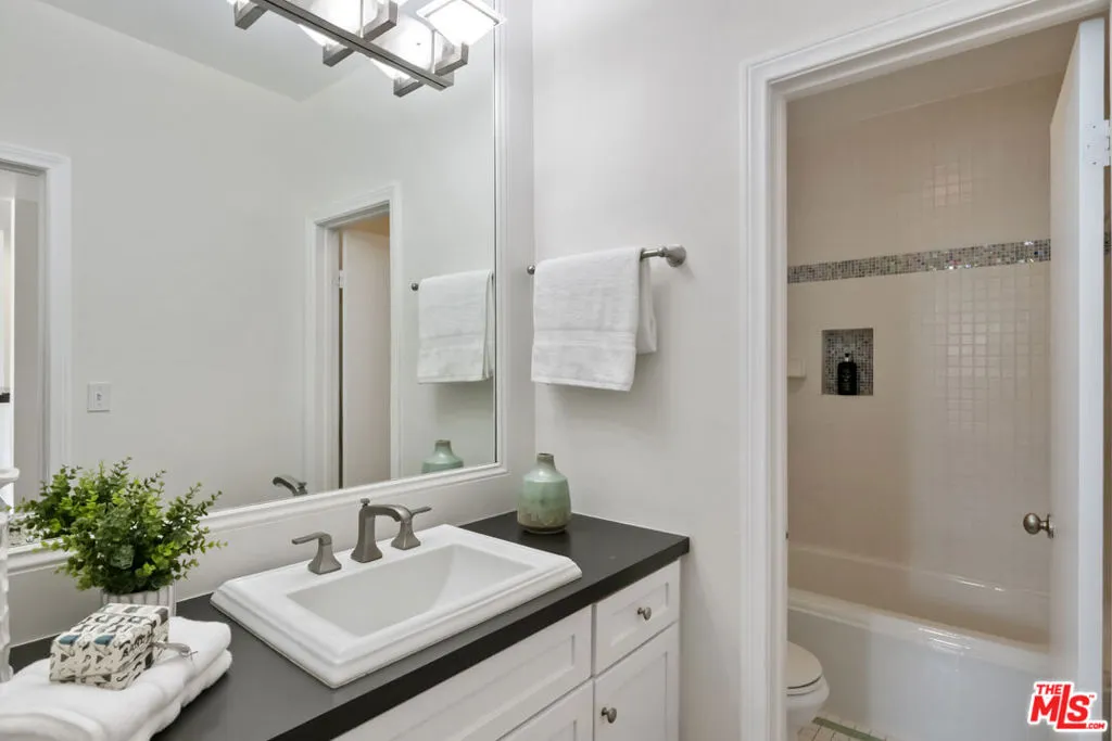 Malibu, California 90265, United States, 2 Bedrooms Bedrooms, ,2 BathroomsBathrooms,Residential,Active,117933