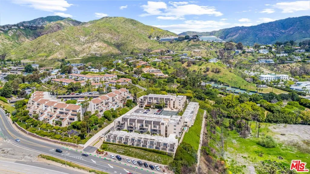 Malibu, California 90265, United States, 2 Bedrooms Bedrooms, ,2 BathroomsBathrooms,Residential,Active,117933