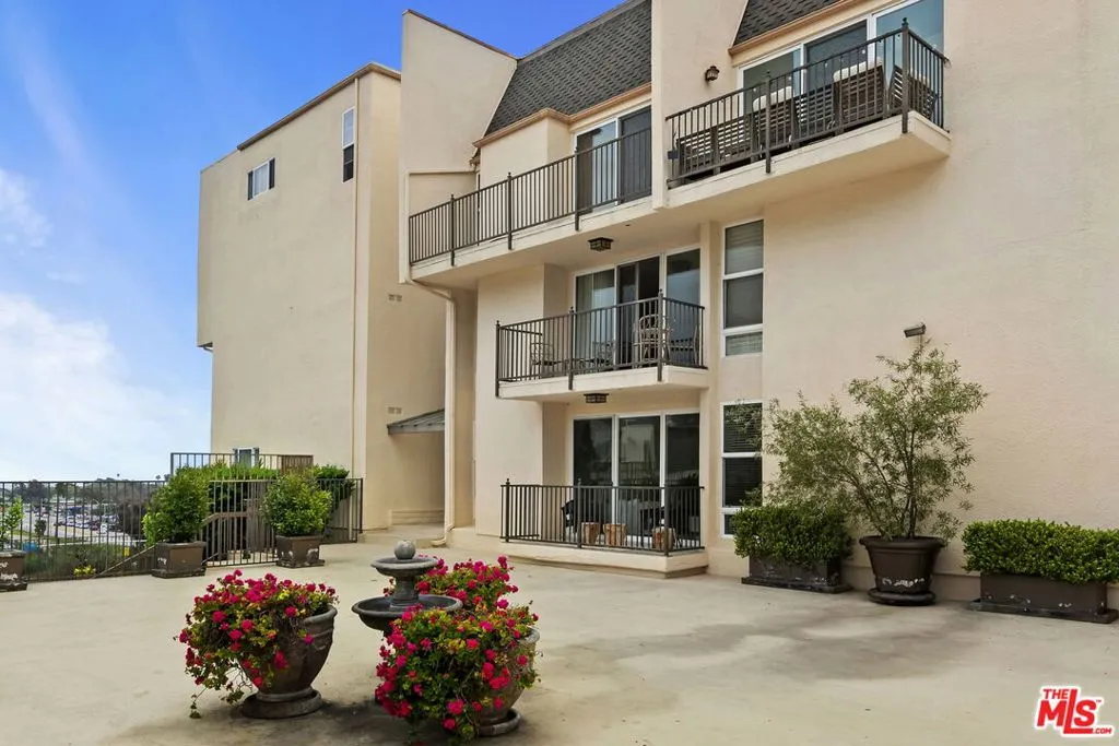 Malibu, California 90265, United States, 2 Bedrooms Bedrooms, ,2 BathroomsBathrooms,Residential,Active,117933