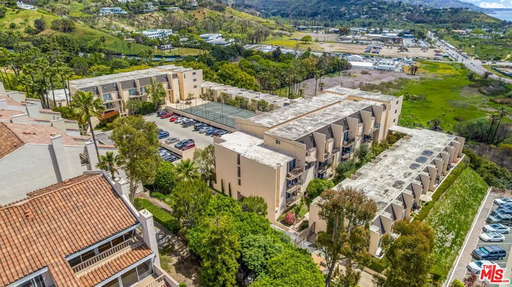 Malibu, California 90265, United States, 2 Bedrooms Bedrooms, ,2 BathroomsBathrooms,Residential,Active,117933