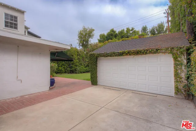 Sherman Oaks, California 91423, United States, 3 Bedrooms Bedrooms, ,3 BathroomsBathrooms,Residential,Active,94632