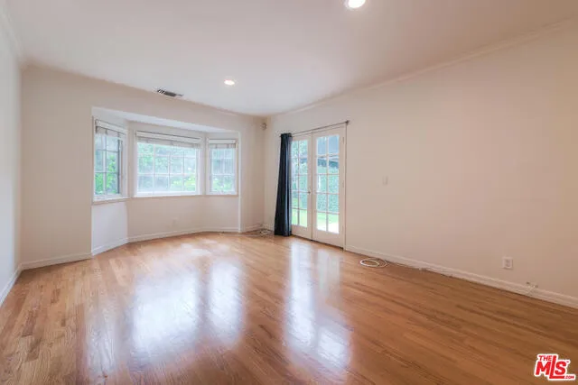 Sherman Oaks, California 91423, United States, 3 Bedrooms Bedrooms, ,3 BathroomsBathrooms,Residential,Active,94632