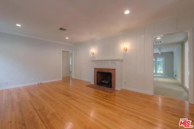 Sherman Oaks, California 91423, United States, 3 Bedrooms Bedrooms, ,3 BathroomsBathrooms,Residential,Active,94632