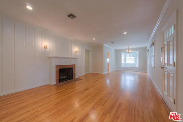 Sherman Oaks, California 91423, United States, 3 Bedrooms Bedrooms, ,3 BathroomsBathrooms,Residential,Active,94632