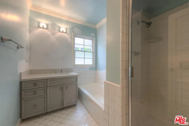 Sherman Oaks, California 91423, United States, 3 Bedrooms Bedrooms, ,3 BathroomsBathrooms,Residential,Active,94632