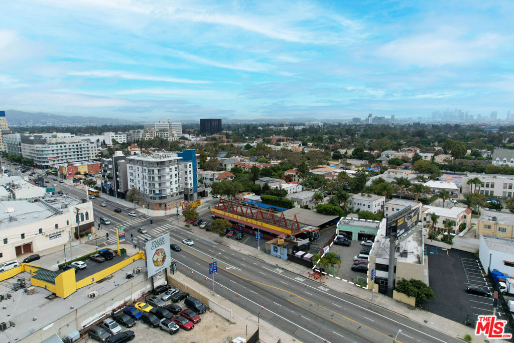 920 S La Brea Avenue