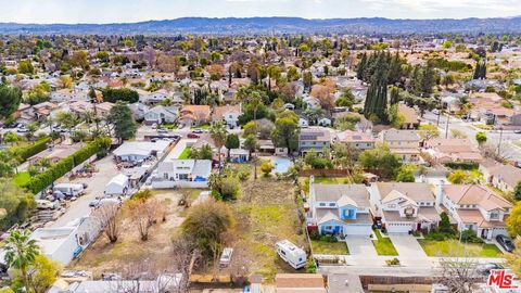 A home in Reseda