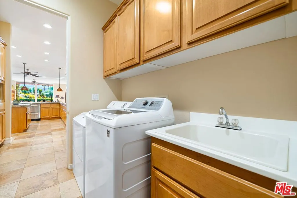 La Quinta, California 92253, United States, 3 Bedrooms Bedrooms, ,4 BathroomsBathrooms,Residential,Active,78569