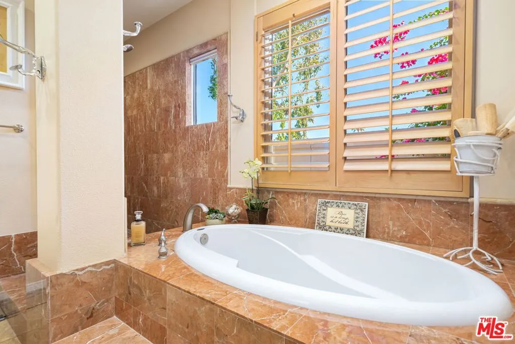 La Quinta, California 92253, United States, 3 Bedrooms Bedrooms, ,4 BathroomsBathrooms,Residential,Active,78569