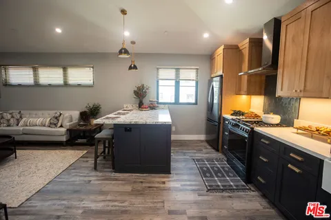 MLS: 25487445