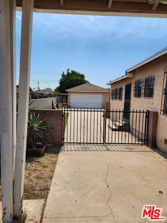 1036 W Stockwell Street