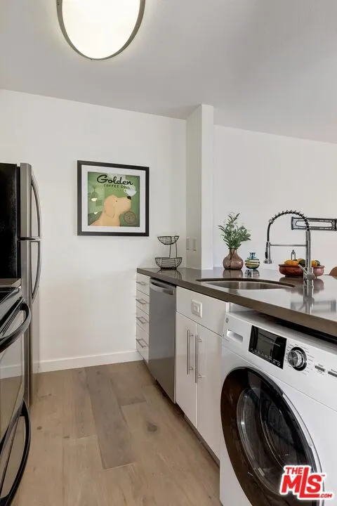 Los Angeles, California 90048, United States, 1 Bedroom Bedrooms, ,1 BathroomBathrooms,Residential,Active,1155