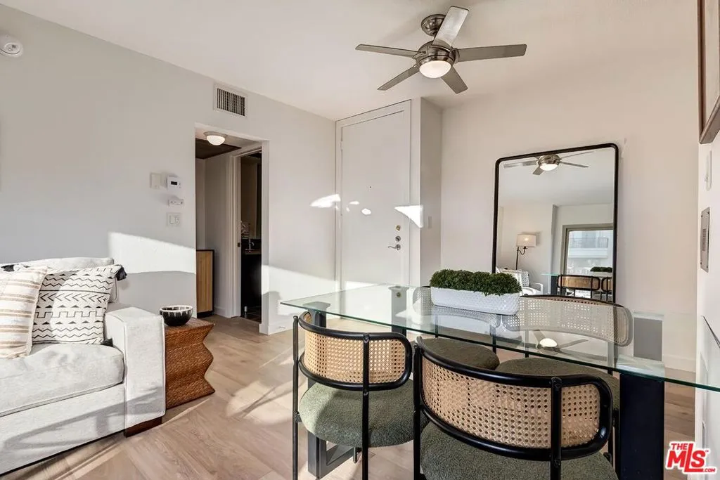 Los Angeles, California 90048, United States, 1 Bedroom Bedrooms, ,1 BathroomBathrooms,Residential,Active,1155