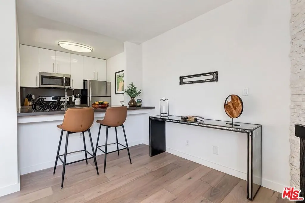 Los Angeles, California 90048, United States, 1 Bedroom Bedrooms, ,1 BathroomBathrooms,Residential,Active,1155