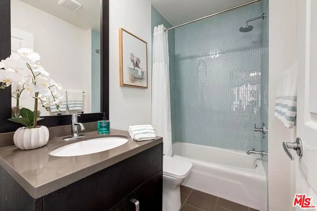 Los Angeles, California 90048, United States, 1 Bedroom Bedrooms, ,1 BathroomBathrooms,Residential,Active,1155