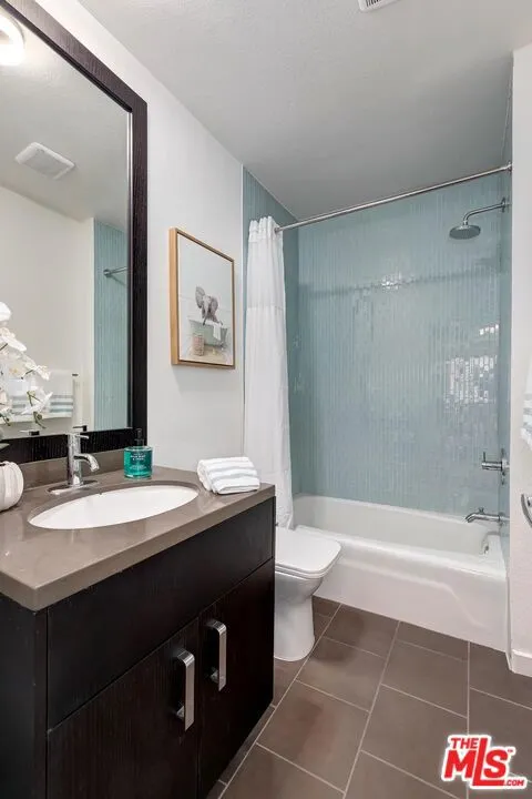 Los Angeles, California 90048, United States, 1 Bedroom Bedrooms, ,1 BathroomBathrooms,Residential,Active,1155