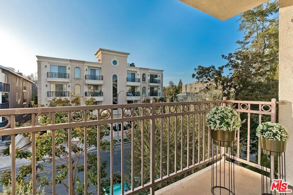 Los Angeles, California 90048, United States, 1 Bedroom Bedrooms, ,1 BathroomBathrooms,Residential,Active,1155