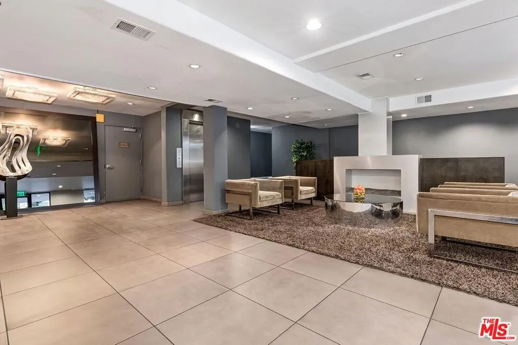 Los Angeles, California 90048, United States, 1 Bedroom Bedrooms, ,1 BathroomBathrooms,Residential,Active,1155