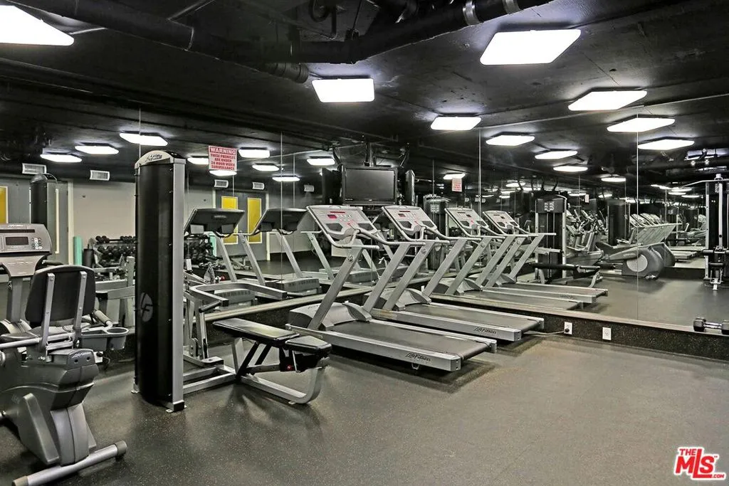 Los Angeles, California 90048, United States, 1 Bedroom Bedrooms, ,1 BathroomBathrooms,Residential,Active,1155